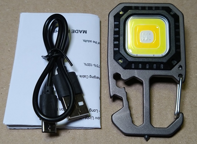 Dealswin COBライト LED キーホルダー式 7つ点灯モード バッテリー残量表示付き IPX4防水（本体と付属品）