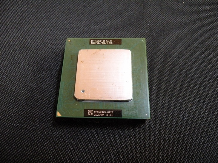 Intel Celeron 1.2GHz (Tualatin)