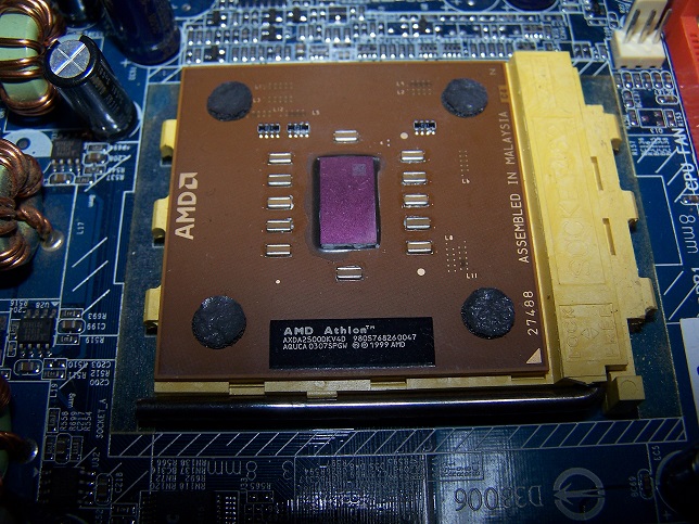 Athlon XP 2500+ AXDA2500DKV4D（茶）