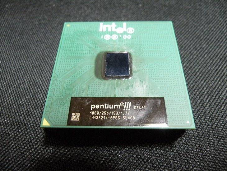 Intel Pentium III 1GHz（SL4C8）
