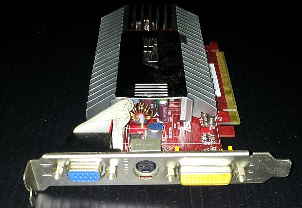 ASUS EAH3450-HTP-256M (PCIExp 256MB)コネクタ側
