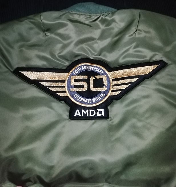 AMD50周年記念ロゴ入りジャンパー背中
