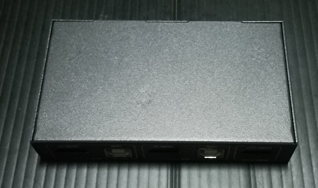 HDMI KVMスイッチ2ポート切替器の底面
