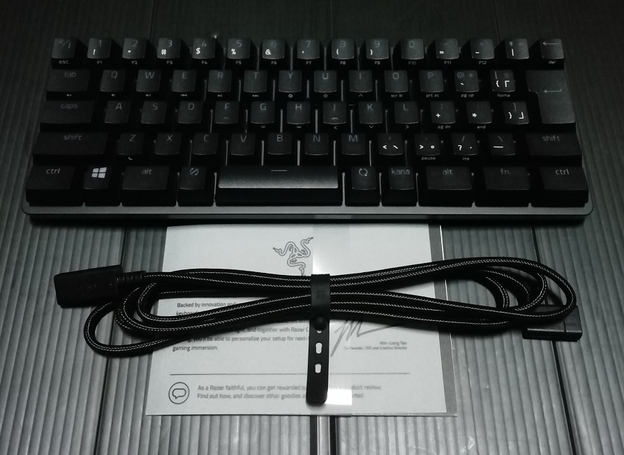 Razer Huntsman Mini JP 小型 ゲーミングキーボード（本体と付属品）