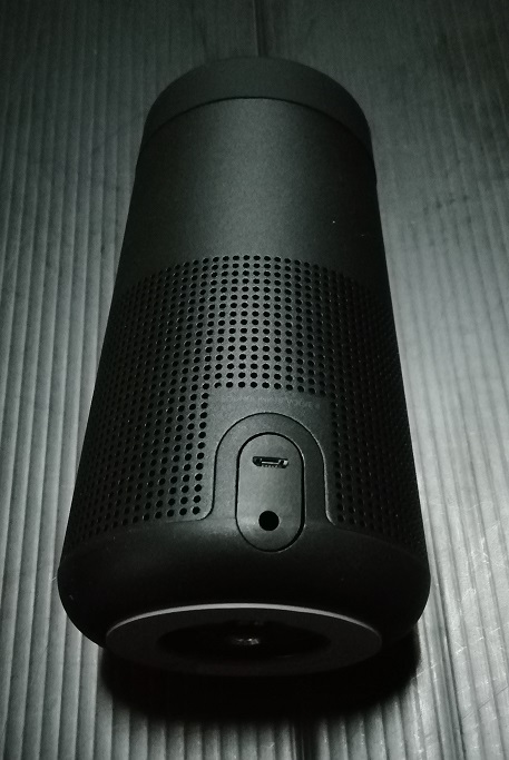 Bose SoundLink Revolve II Bluetooth speaker（USB接続端子）