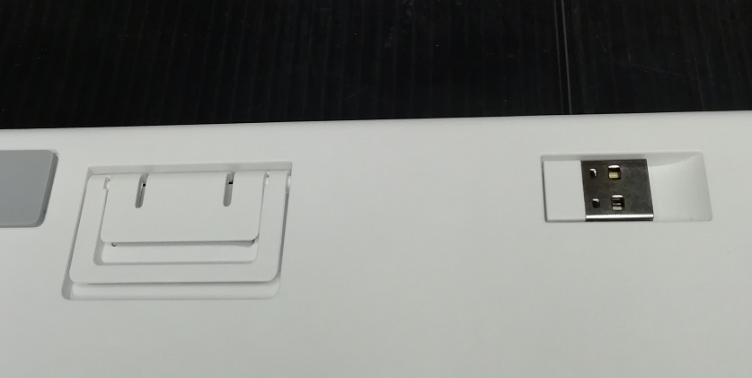Razer Pro Type メカニカルキーボード ワイヤレス オレンジ軸（USBドングル場所）