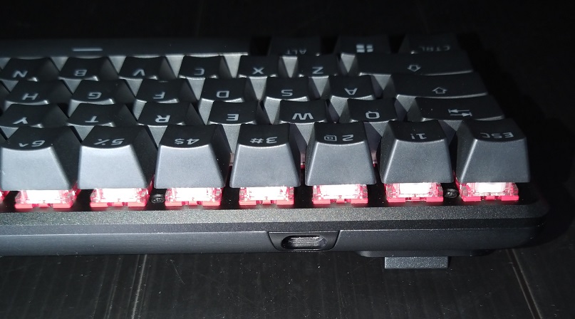 HyperX Alloy Origins 60 小型RGBメカニカルゲーミングキーボード（USB端子部分）