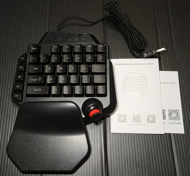 DarkWalker FO221 左手キーパッド ゲーミングキーボード（本体と添付品）
