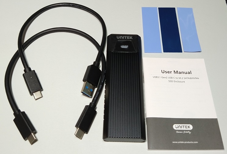 Unitek M.2 SSD ケース SATANVMe(PCIe) 対応 USB3.2 Gen2（本体と添付品）