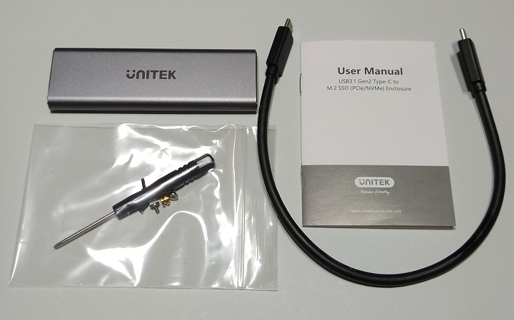Unitek M.2 SSD外付けケース USB3.2 Gen2 10Gbps PCIe NVMe対応Type-c（本体と添付品）