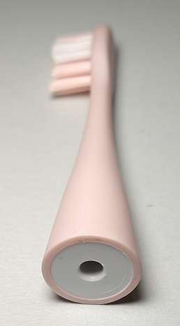 Odayソニック電動歯ブラシ 付替ブラシ4本 5モード USB充電式 IPX7防水（歯ブラシ底面）
