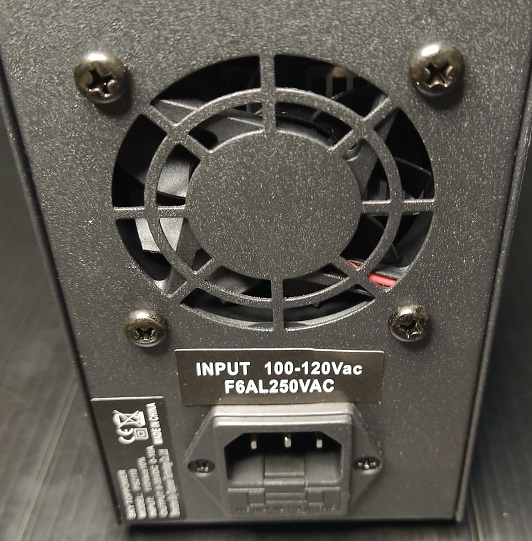 安定化電源 可変直流 DC電源 0-35V 0-10A 3桁電圧･電流表示（本体背面）