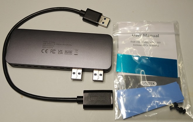 Unitek PS5増設可能 M.2 NVMe SSD ケース（本体と付属品）