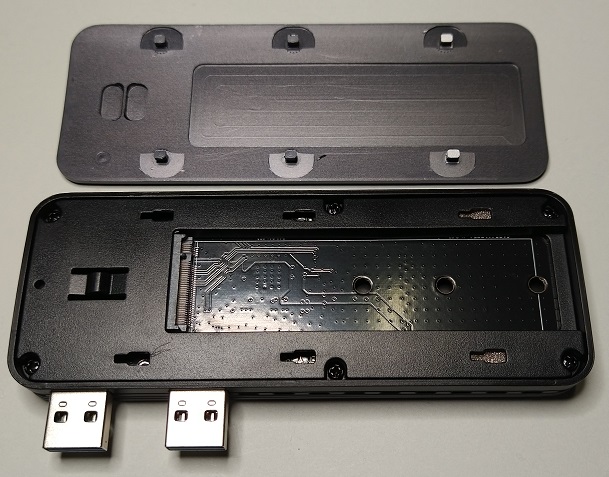 Unitek PS5増設可能 M.2 NVMe SSD ケース（本体内部）