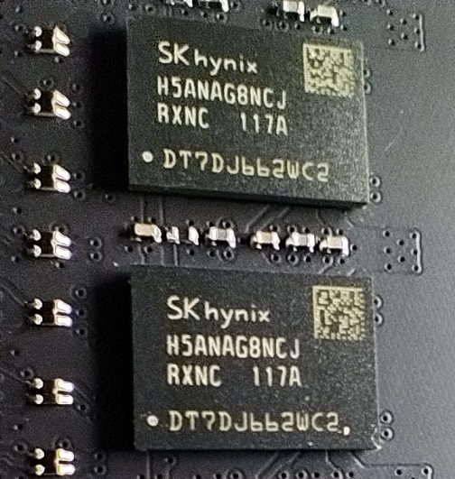 KLEVV PC4-25600 DDR4 3200 32GB KD4BGUA8C-32N220A（メモリチップ）