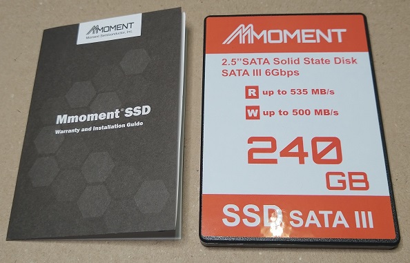 MMOMENT SSD SATA III 6Gbps (240GB 2.5インチ Black)（箱と添付品）