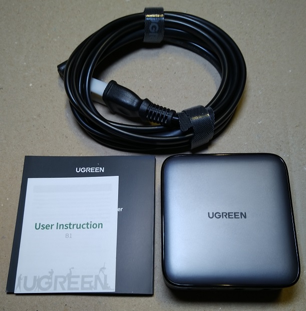 UGREEN PD CD327 充電器 4ポート （本体と添付品）