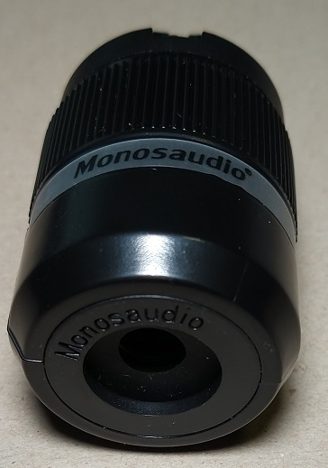 Monosaudio Number 8 IEC320 C7主電源プラグ（ケーブル穴側）
