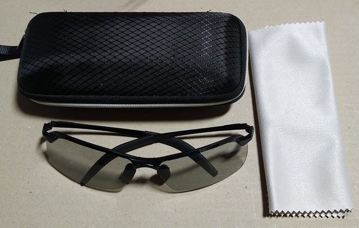 Kindpack 偏光スポーツサングラス UV403（本体と付属品）