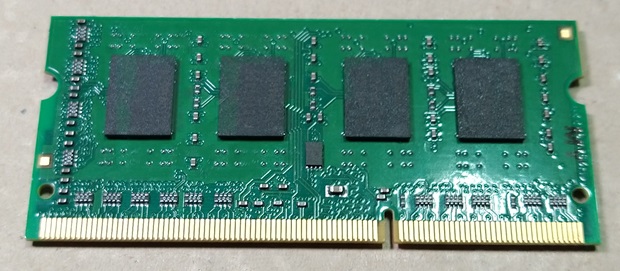 サムスン(Samsung) ノートPCメモリ PC3L-12800S 1Rx8 DDR3L-1600 4GB（裏面）